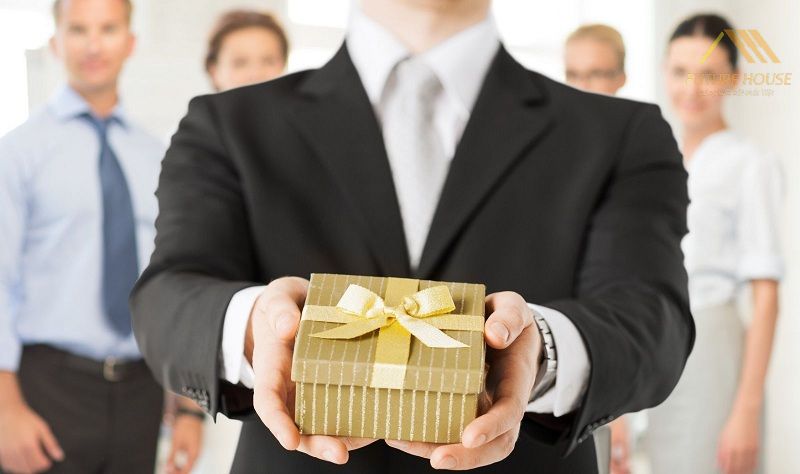 Quà tặng doanh nghiệp là gì? Ý nghĩa của quà tặng doanh nghiệp độc đáo
